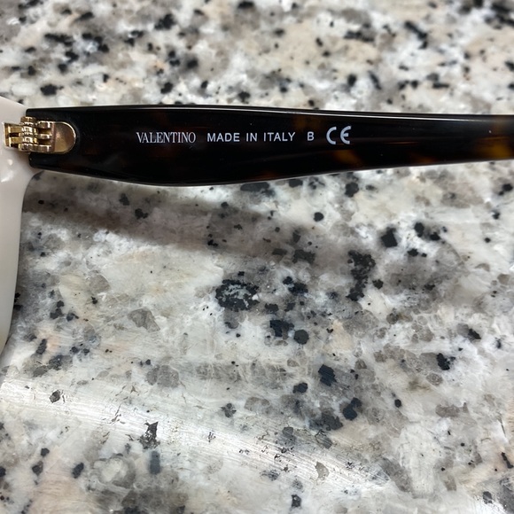 Authentic Valentino unique tortoise shell sunglasses - Picture 8 of 13